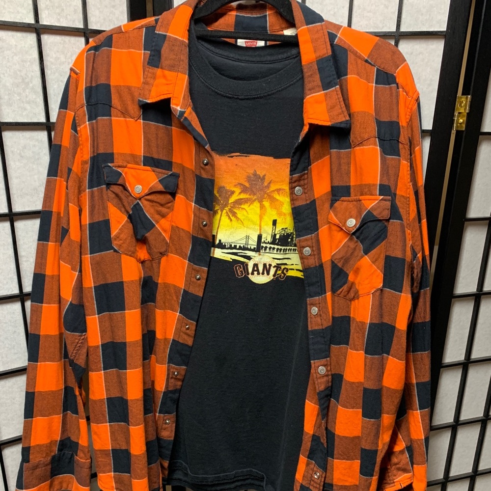 Giants checkered button up made by Levi’s.